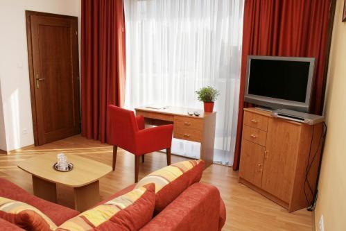 Hotel Maxim Svaty Jur Exterior photo